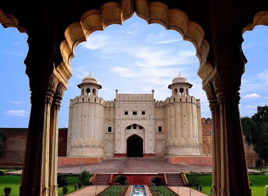 Lahore Fort - Top 10 beautiful places in Pakistan